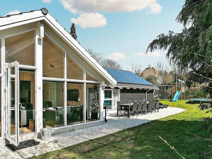 Ferienhaus für 14 Personen, mit Sauna und Terrasse sowie Pool und Garten, mit Haustier an der Kattegat Küste