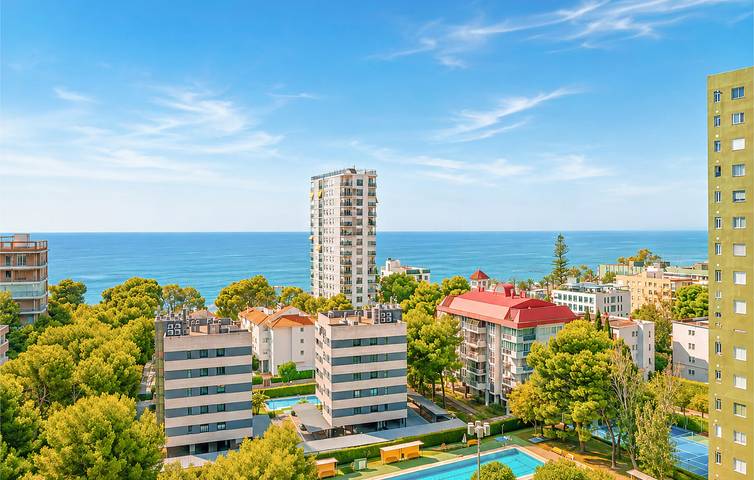 Apartamento vacacional entero, Apartamento con vistas a la montaña, piscina, terraza y playa cerca in Benicasim, Costa del Azahar