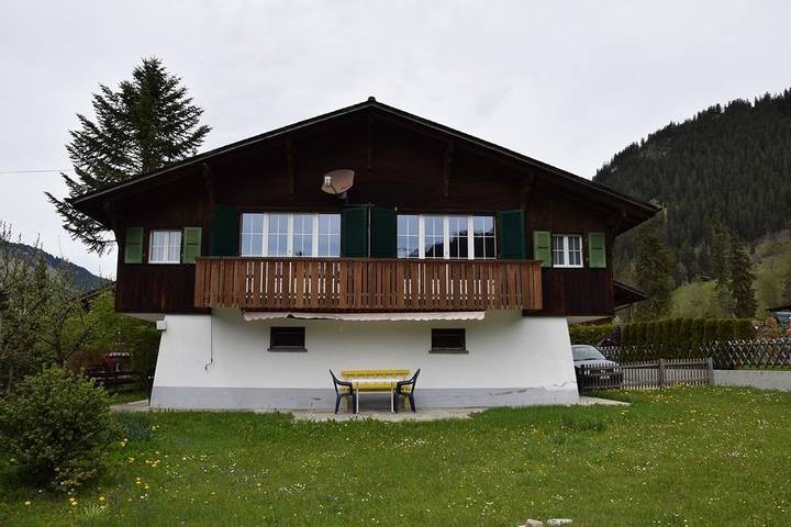 Ferienwohnung für 5 Personen, mit Balkon und Terrasse im Berner Oberland