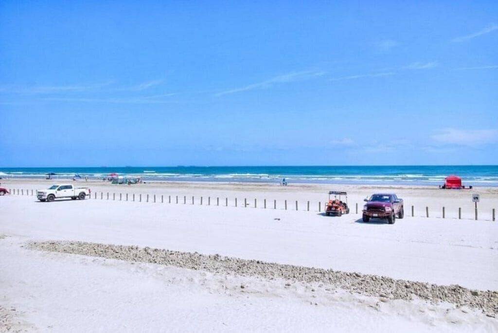 Ganze Wohnung, Seas the Day • Beachfront Condo • First Floor • Steps to Boardwalk • Pools in Port Aransas, Mustang Island