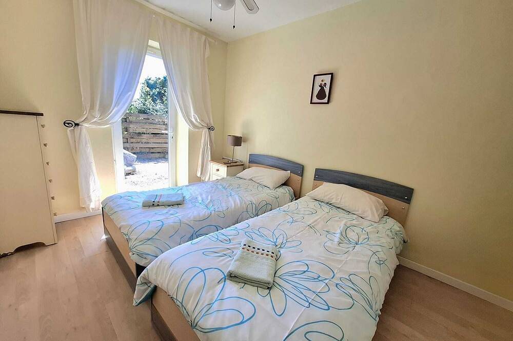 Charming 4-bedroom house in Lairoux with Wifi and private heated pool. in Lairoux, Fontenay-le-Comte
