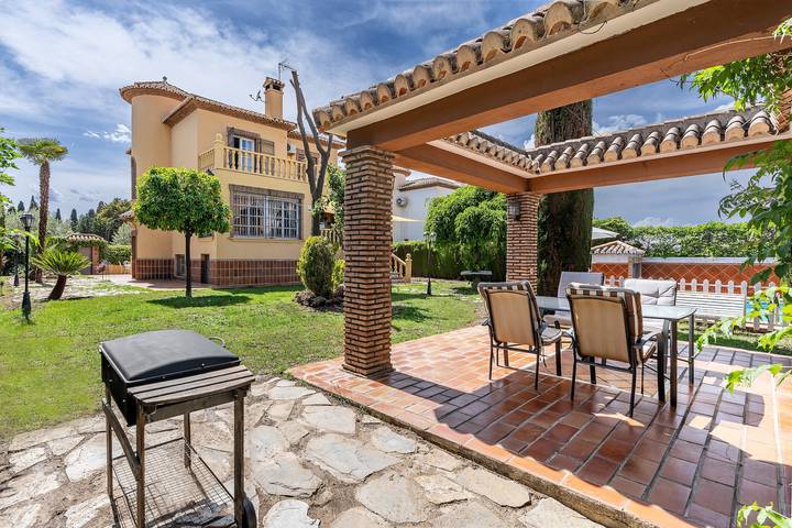 Casa vacanze 'Cypress House' con piscina privata, Wi-Fi e aria condizionata in La Zubia, Provincia di Granada