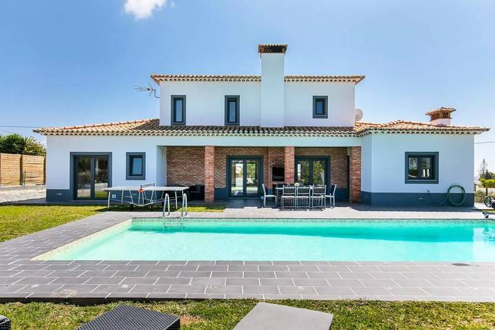 Ferienhaus für 10 Personen, mit Meerblick und Balkon sowie Terrasse und Garten in Arrifana
