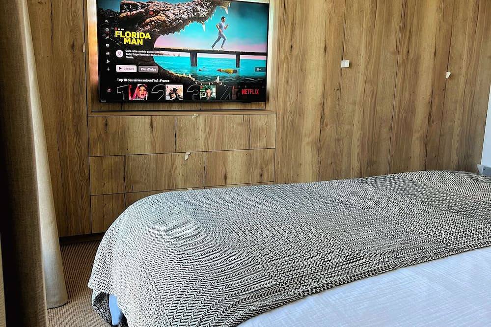 Maison les Pieds Dans Leau, Baie de St Tropez in Port Grimaud, Grimaud