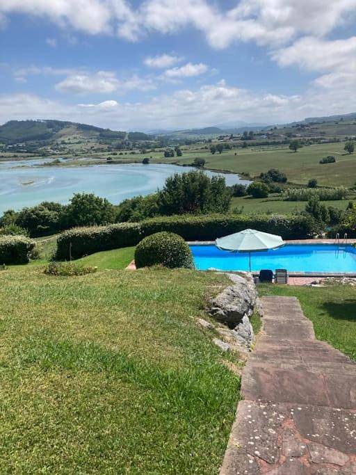 Casa rural para 7 personas, con vistas al lago y vistas además de piscina y jardín en Bareyo - 4