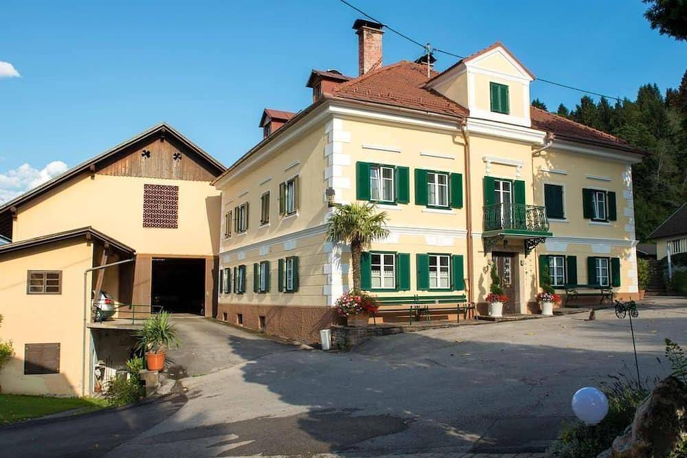 Zimmer \"Magnolie\" - Frühstückspension Zippo in Gailtaler Alpen, Greifenburg