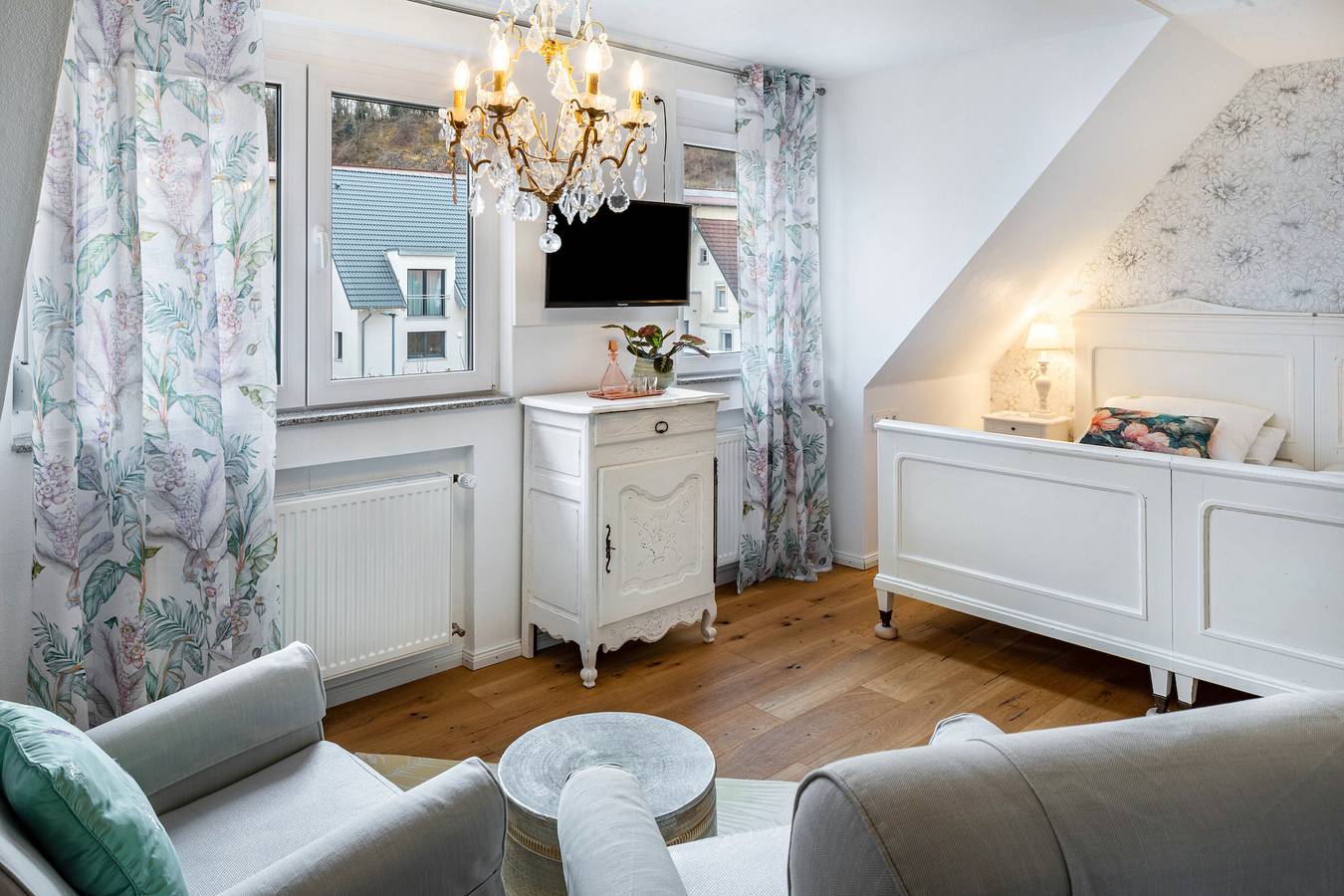 Entire studio, Studio 'Iris' with Mountain View, Shared Garden and Wi-Fi in Vogtsburg im Kaiserstuhl, Kaiserstuhl