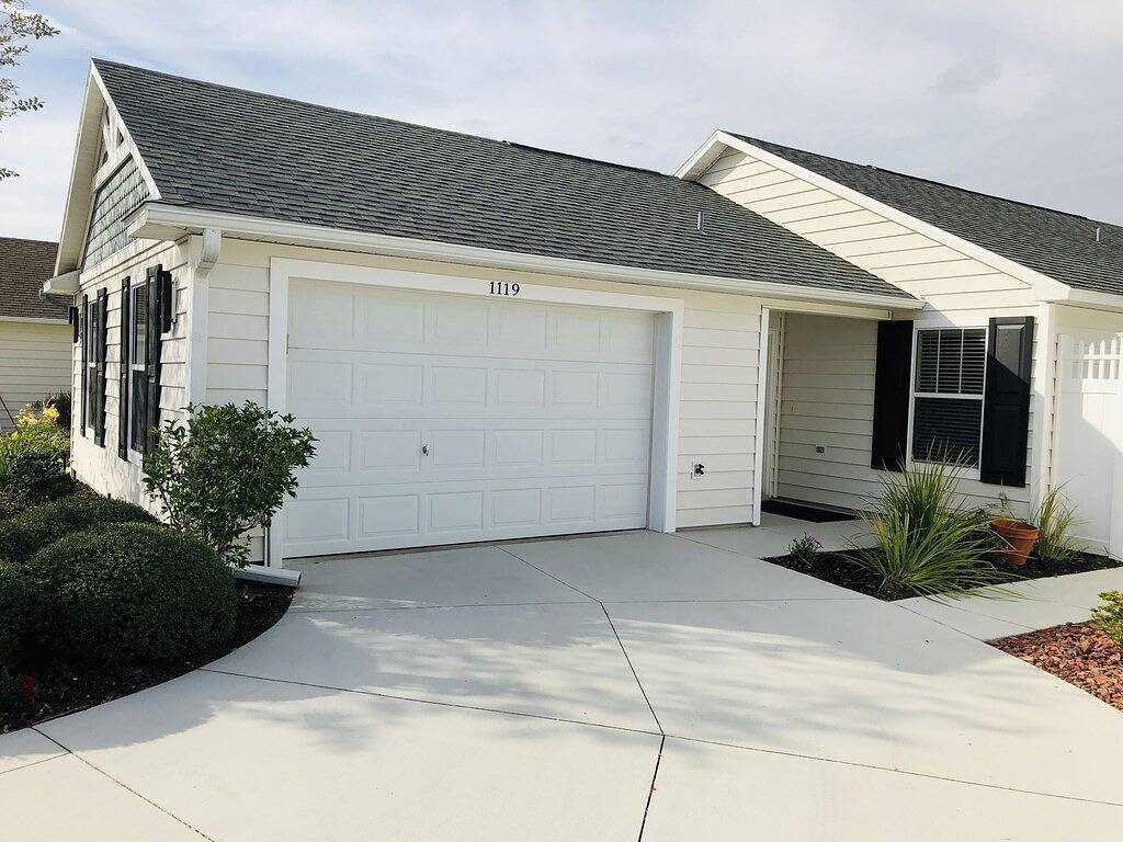 Neue charmante 2/2-Villa in Creekside Landing neben Lake Sumter Landing w / Gc in The Villages, Sumter County