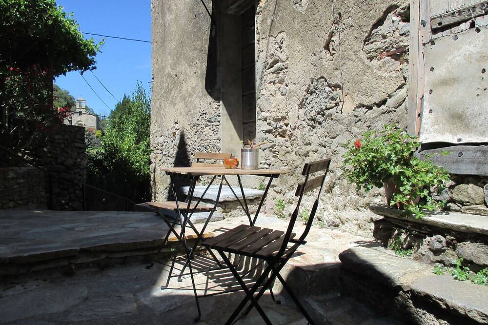 Ganze Wohnung, Sole e Ventu 30qm in San-Giovanni-di-Moriani, Corte und Umgebung