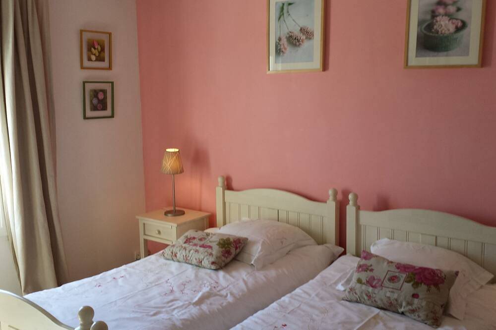 Provenza, encantadora casa de campo de 200m2, piscina climatizada, tranquila, climatizada y segura. in L'Isle-sur-la-Sorgue, Vaucluse