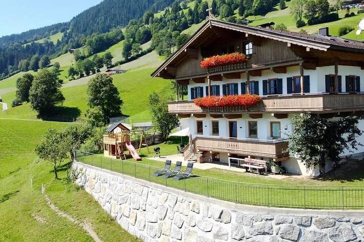 Bauernhof für 9 Personen, mit Balkon und Garten in Brixen im Thale
