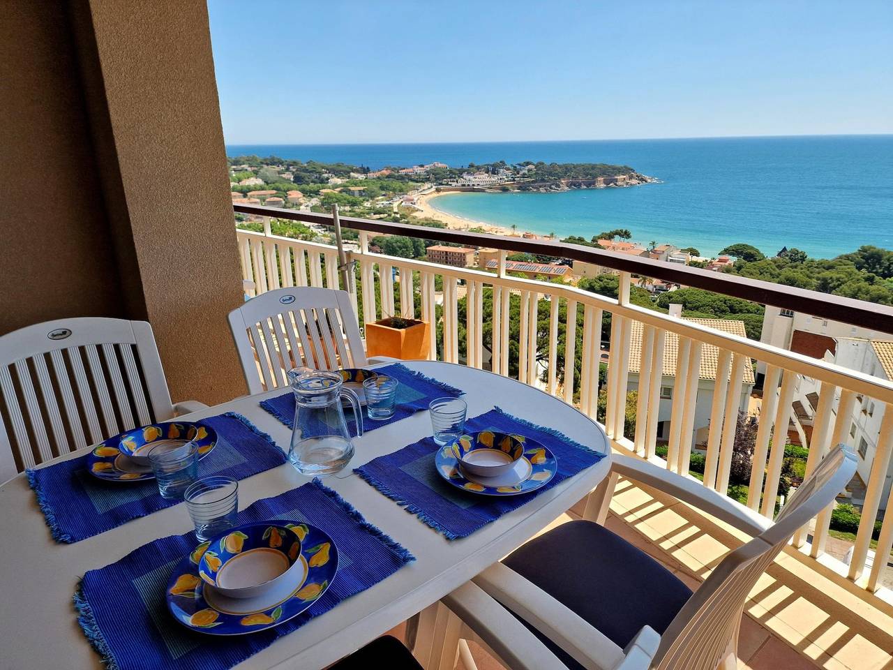 Entire vacation apartment, Apartment with incredible views and a communal pool in Sant Feliu de Guíxols, Costa Brava