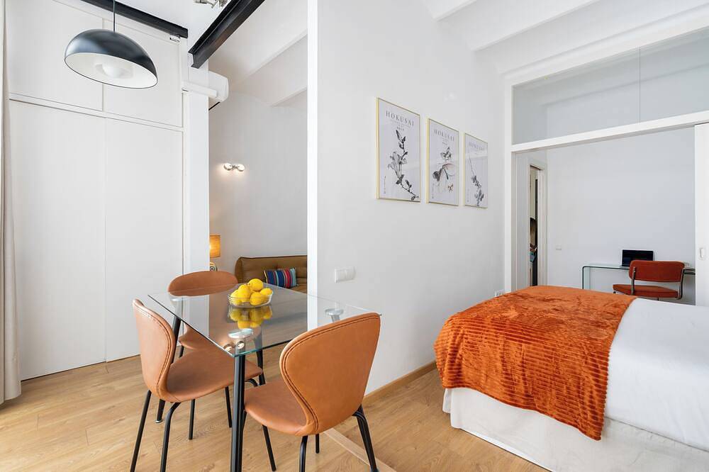 Appartamento intero, Experience Barcelona like a local in this cozy 1-bedroom apartment, brand new renovated in Barcelona Centre, Barcellona