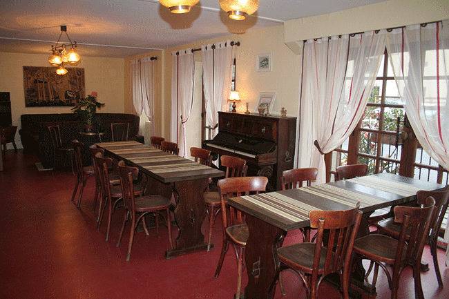 Gîte pour 15 personnes, avec terrasse à Saint-Sauves-d'Auvergne - 4