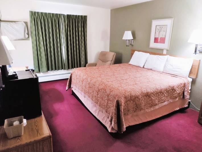 Entire apartment, Staples | Relaxing Queen Bed in Todd County