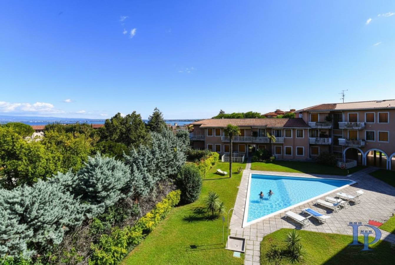 Entire apartment, Desenzanoloft Gardastar in Desenzano del Garda, Garda Mountains
