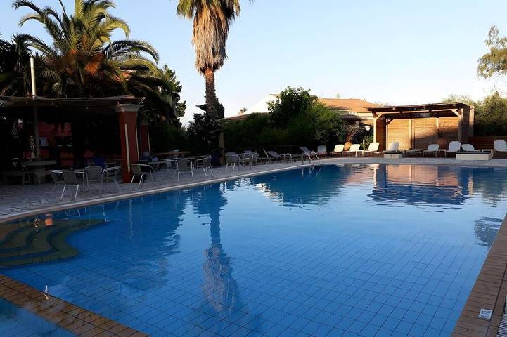 Bed and breakfast for 4 people, with Garden and Pool in Corfu