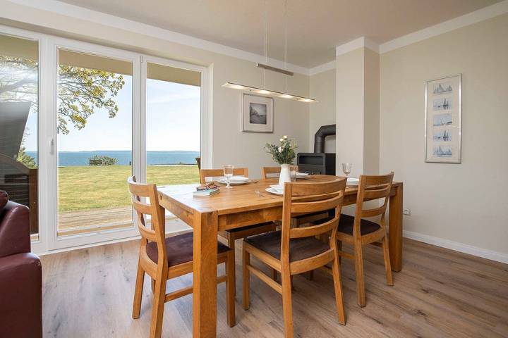 Ferienwohnung für 4 Personen, mit Terrasse und Garten sowie Kinderpool und Pool in Sassnitz, Rügen