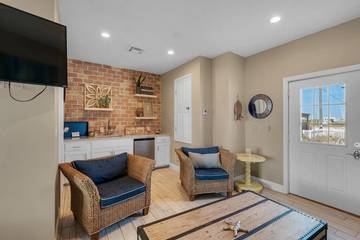 Vacation House for 18 Guests in Navarre Beach, Emerald Coast, Picture 1