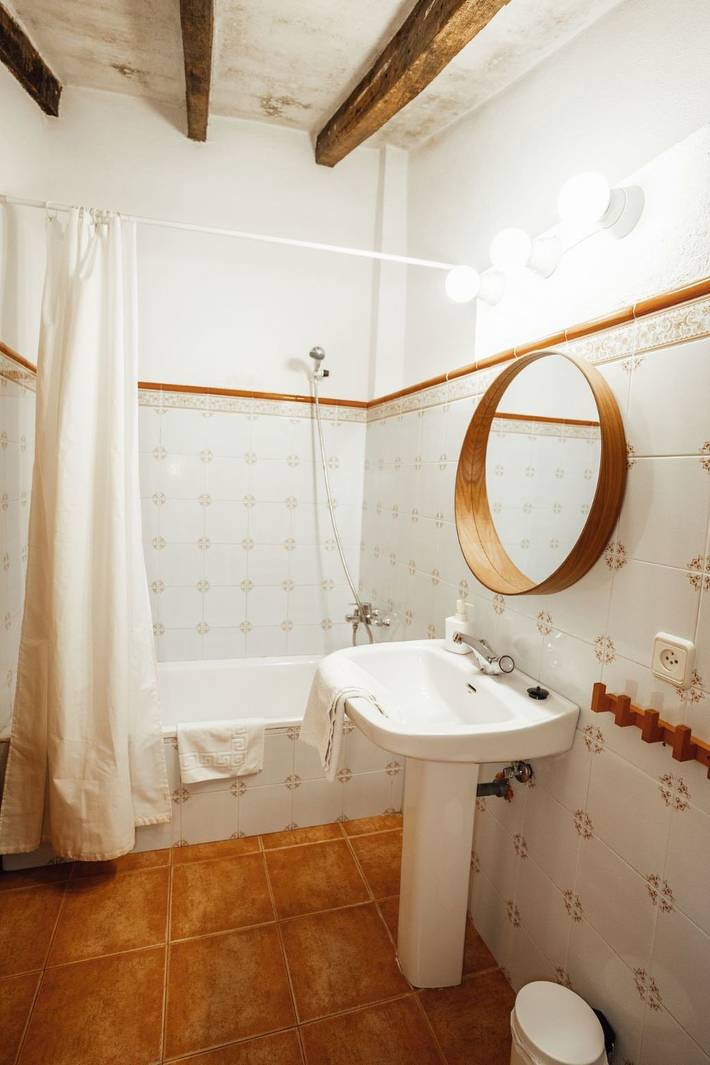 Casa rural para 12 personas, con jardín además de piscina y balcón en Vall de Vianya - 2