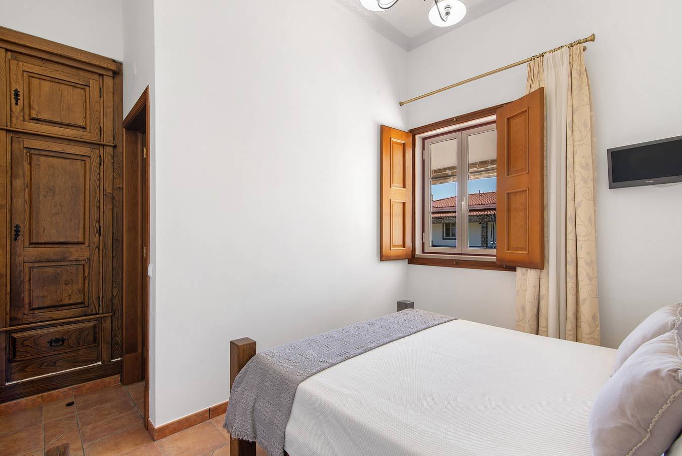 Quarto 'Quarto Roxo - Vista Pátio' com Piscina Partilhada, Wi-Fi e Ar Condicionado in Mértola, Distrito de Beja