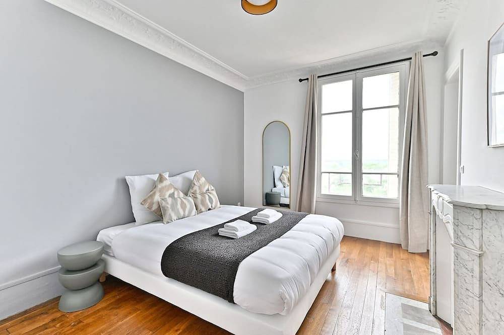 Entire apartment, Apartment Panoramic view of the capital in Puteaux, Hauts-de-Seine
