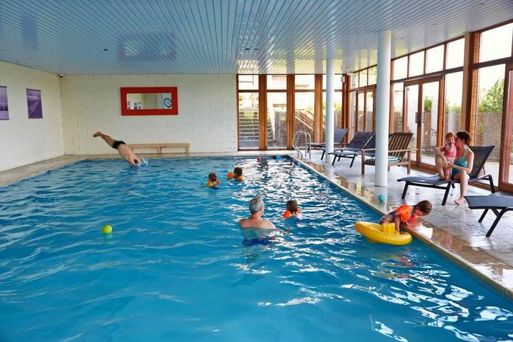 Parc de vacances pour 6 personnes, avec Terrasse et Jardin ainsi que Piscine et Vue à Grand-Laviers