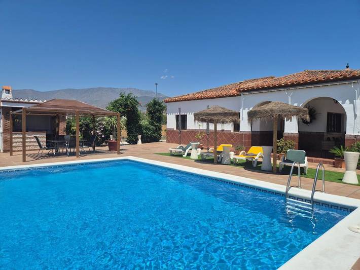 Casa rural para 8 personas, con vistas además de piscina y jardín, Se admiten mascotas en Motril