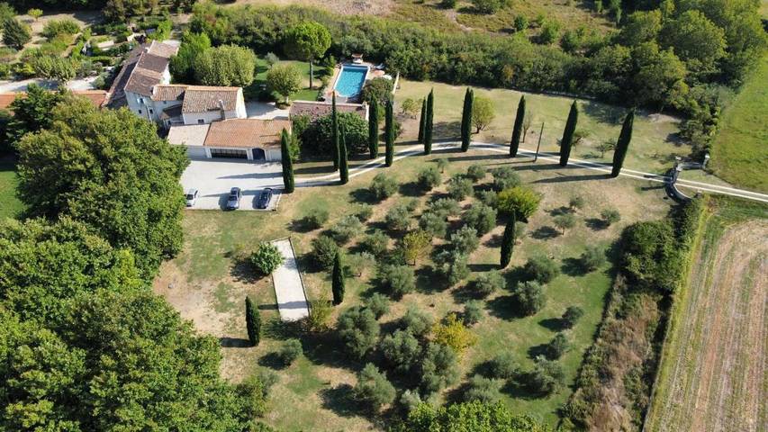 Maison d’hôte pour 12 personnes, avec jardin ainsi que vue et piscine à Pernes-les-Fontaines - 2
