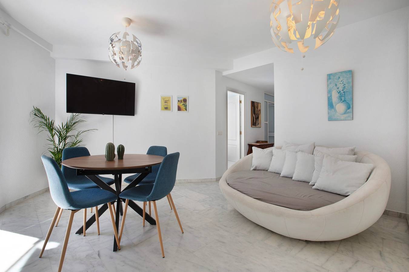 Entire apartment, Apartment 'Plata Plaza' with Private Terrace, Wi-Fi and Air Conditioning in Torremolinos Centre, Torremolinos