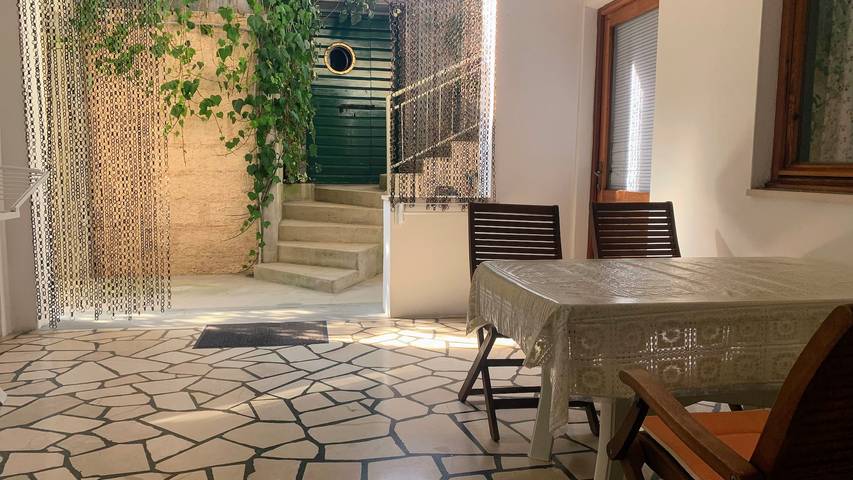 Apartament wakacyjny dla 4 osób, z balkon/ taras w Drašnice