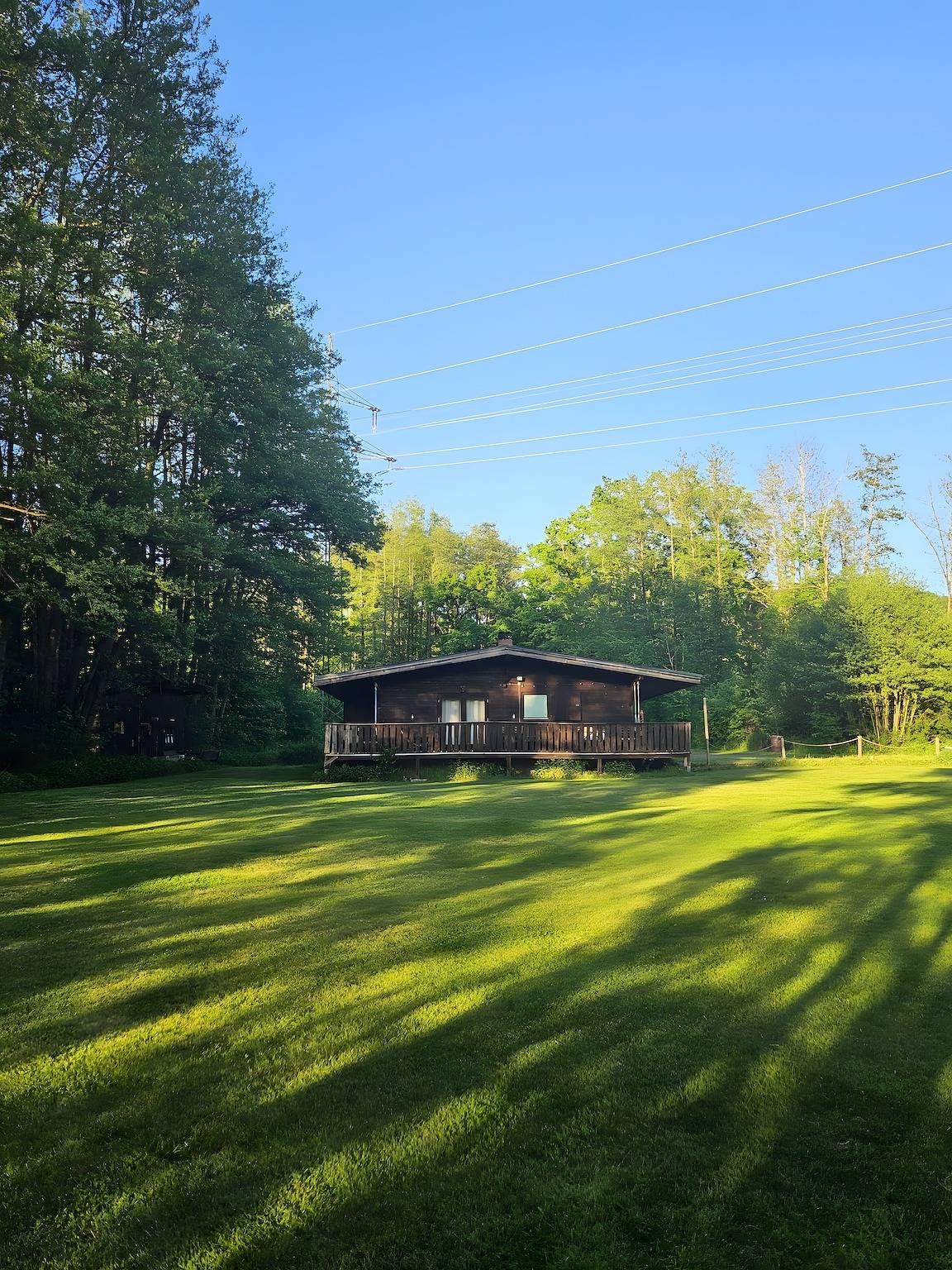 Ferienhaus 'Weiherhüttla' mit Seeblick, privater Terrasse und eigenem Garten in Untersteinach, Oberes Maintal - Coburger Land