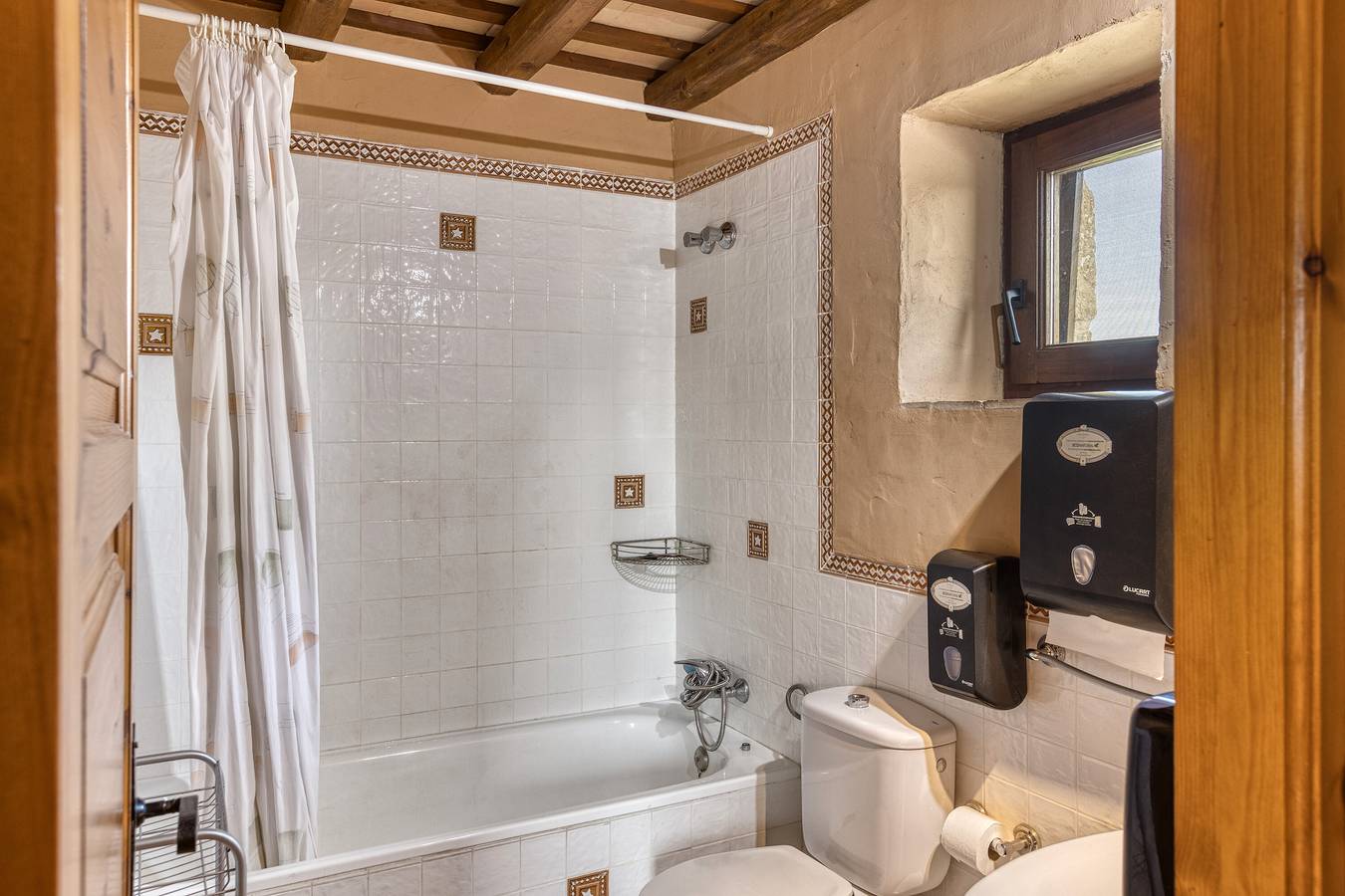 Bed and Breakfast 'Llavià' met gedeeld zwembad, Wifi en airconditioning in Serra de Daró, Costa Brava