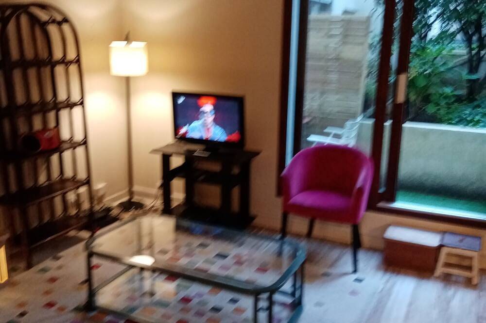 Entire apartment, Studio Cosy Terrasse et Parking en Sous sol Face Parc des Expositions in Vanves, Hauts-de-Seine