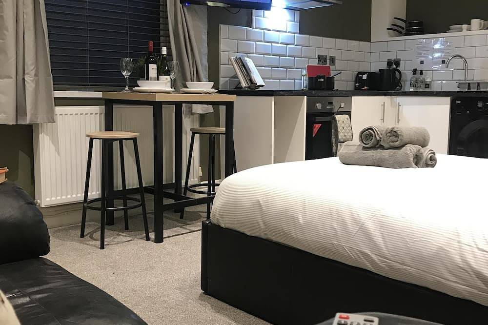 Entire apartment, Contemporary 1 bed studio for comfy stay in Wigan in Wigan, Greater Manchester
