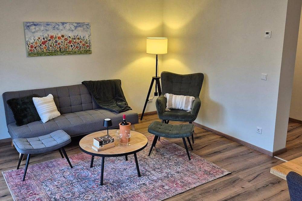 Ganze Wohnung, Gemütliche Ferienwohnung mit Balkon und Panoramafenster in Miltach, Ostbayern