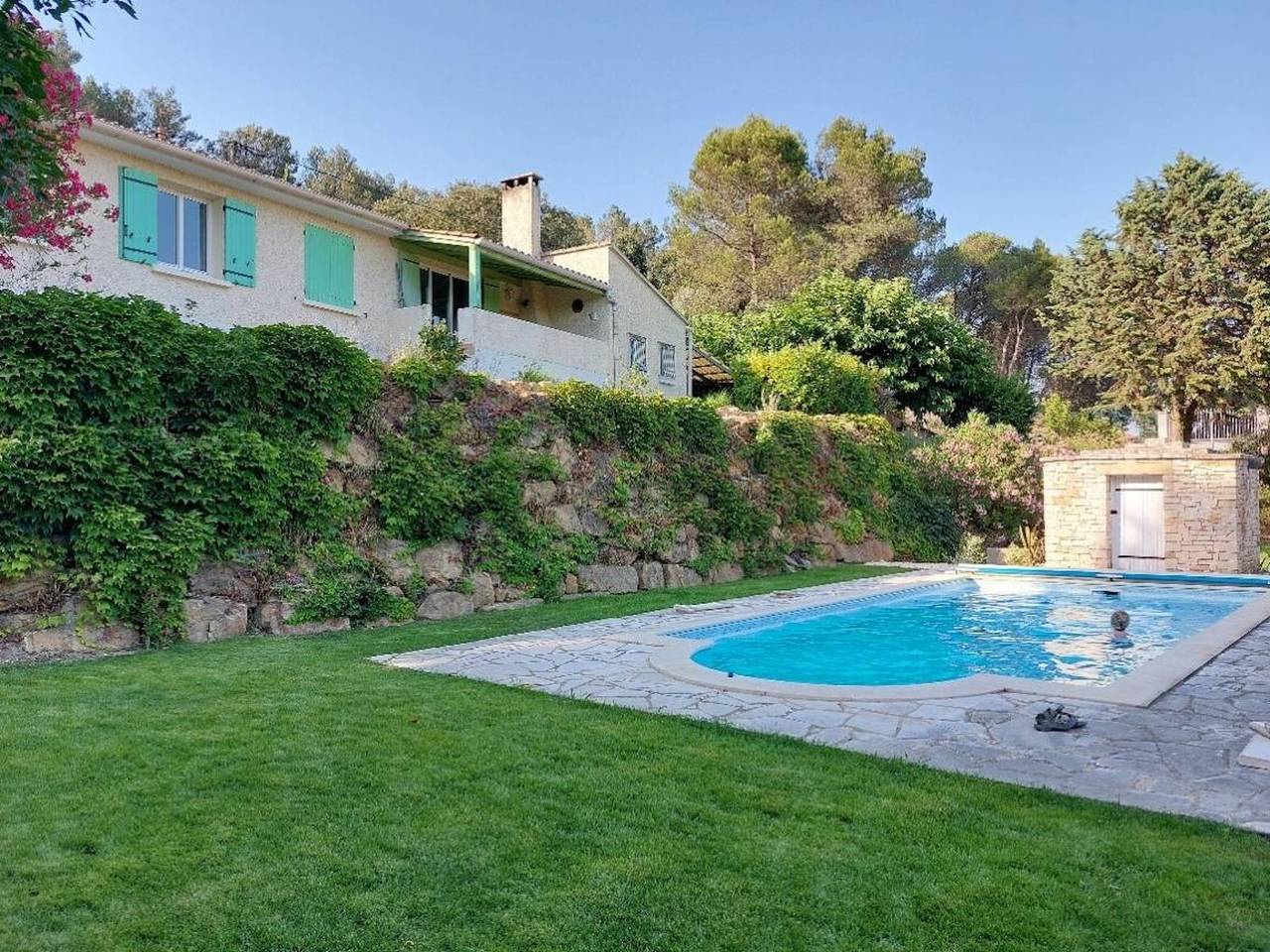 Villa espaciosa en Saint-Nazaire con piscina privada in Saint-Nazaire (Nimes), Region de Nimes