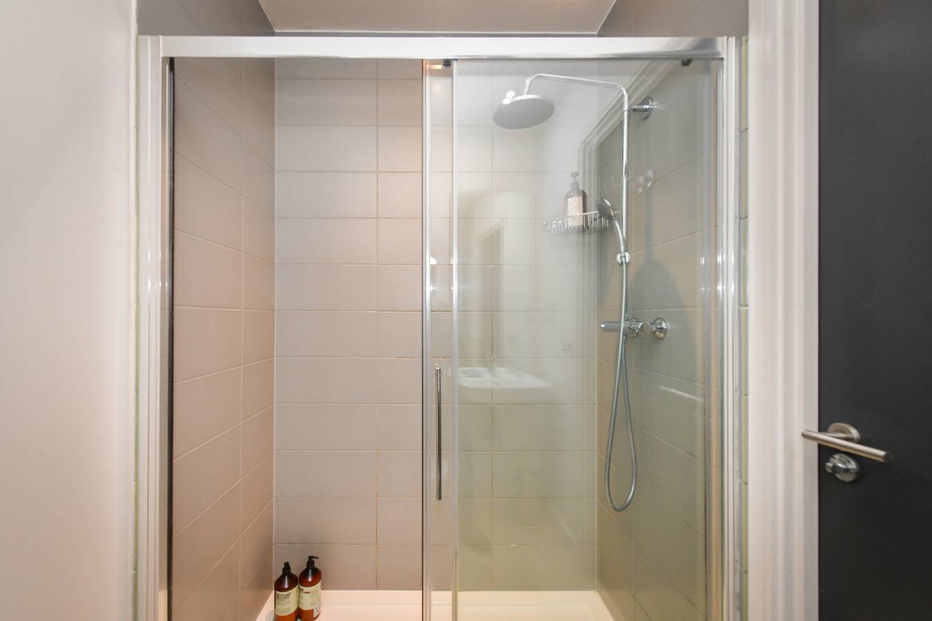 Geheel appartement, Cardiff Bay Retreat, Sleeps 4 & Parking! - Pass the Keys in Cardiff Bay, Cardiff