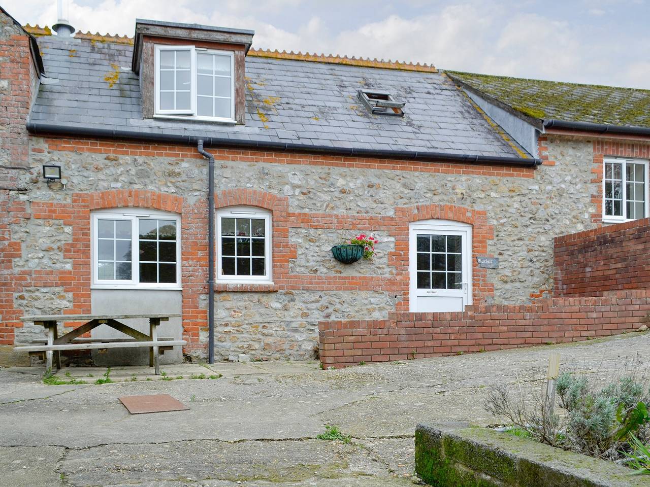 Vacation Rental for 4 Guests in West Dorset Heritage Coast, South West England