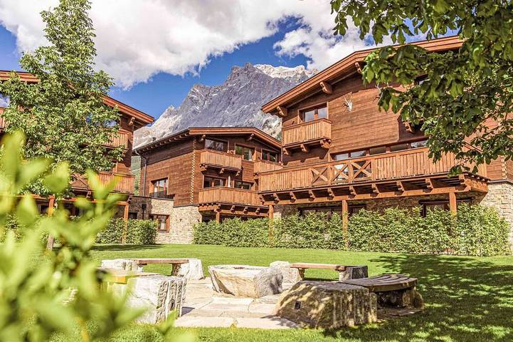 Chalet für 8 Personen, mit Balkon und Pool sowie Sauna in Ehrwald