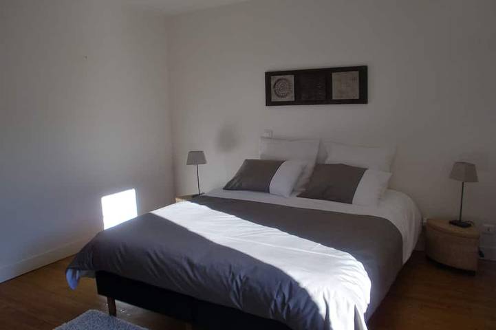 Gîte pour 4 personnes, avec jardin et piscine à La Chapelle-Montbrandeix - 3
