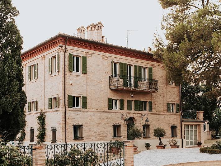 Casa vacanza per 20 persone, con Balcone/Terrazza e Idromassaggio nonché Terrazza e Giardino a Filottrano
