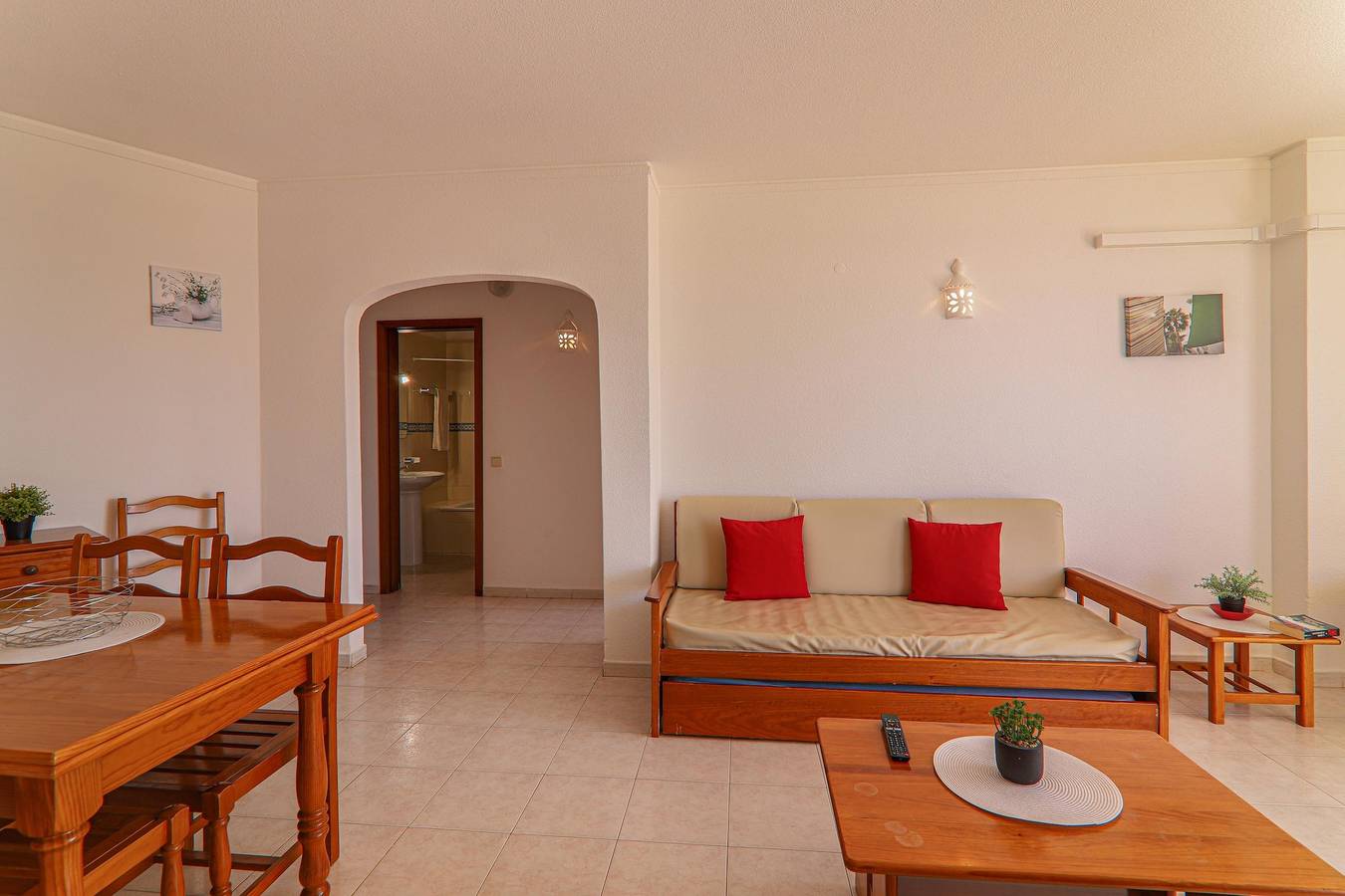 Ganze Wohnung, Apartment Oura 11ºe am Strand mit Meerblick, Pool, Klimaanlage, Wlan, Garten & Balkon in Armação de Pêra (costa), Armação de Pera