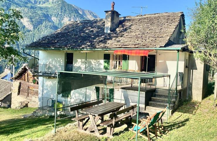 Apartamento inteiro, Apartamento "La Casa di Sissy" com Vista para Jardim & Montanha, Wi-Fi, Jardim & Terraço in Trasquera, Verbano Cusio Ossola