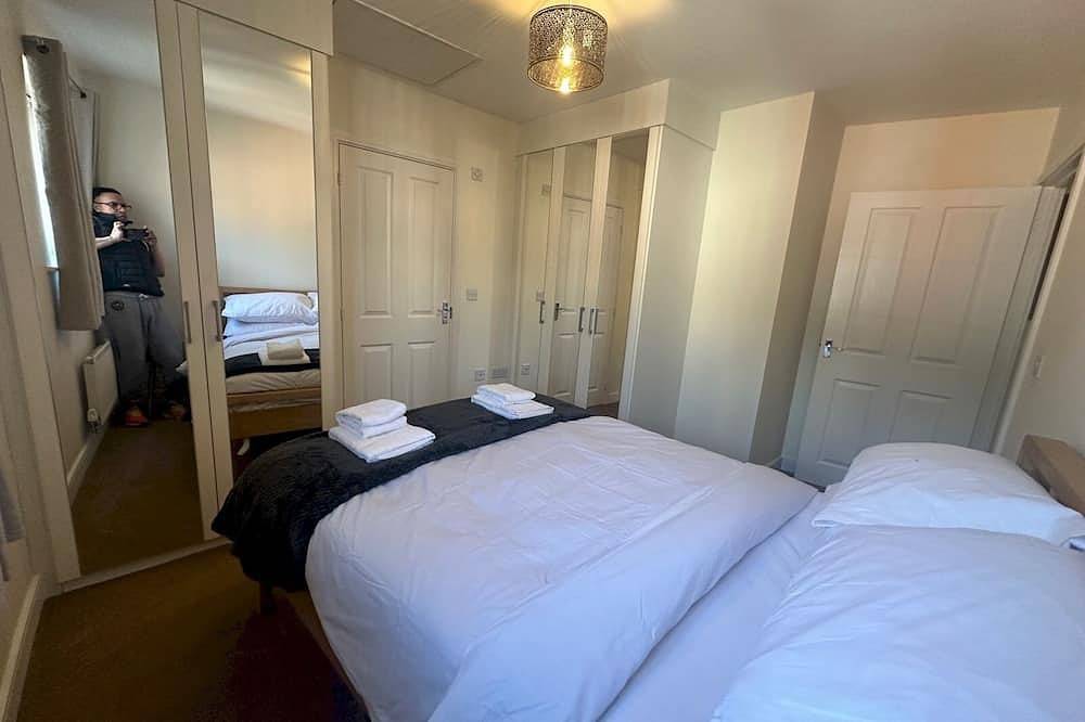 Entire apartment, A Stylish home away from home | Pass the Keys in Myland, Colchester