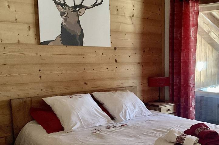 Ganze Wohnung, Le Chalet Du Pic :Private Spa.mountain views and Mt Blanc.near Les Gets and Samoens. in Taninges, Region Bonneville
