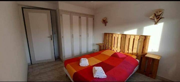 Location de vacances pour 7 personnes, avec piscine et terrasse à Redessan