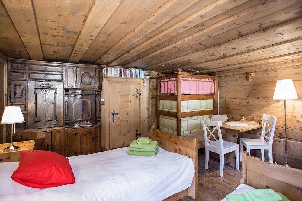 Chesa Paulina: Grosszügiges Engadinerhaus vom 1550 in Zuoz, Sankt Moritz