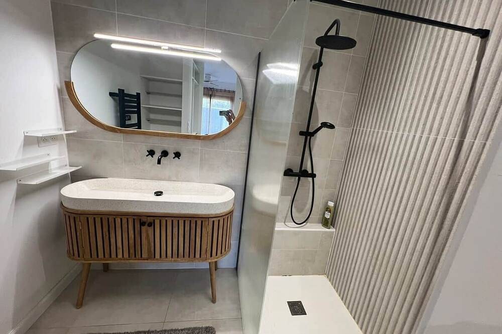 To complete in Bellegarde, Nimes region