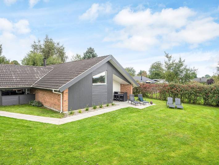Ferienhaus für 10 Personen, mit Terrasse und Garten sowie Pool in Pøt Strandby - 2